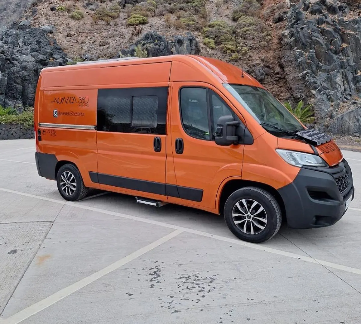 Furgoneta Camper Para 4 拉克鲁斯 营地