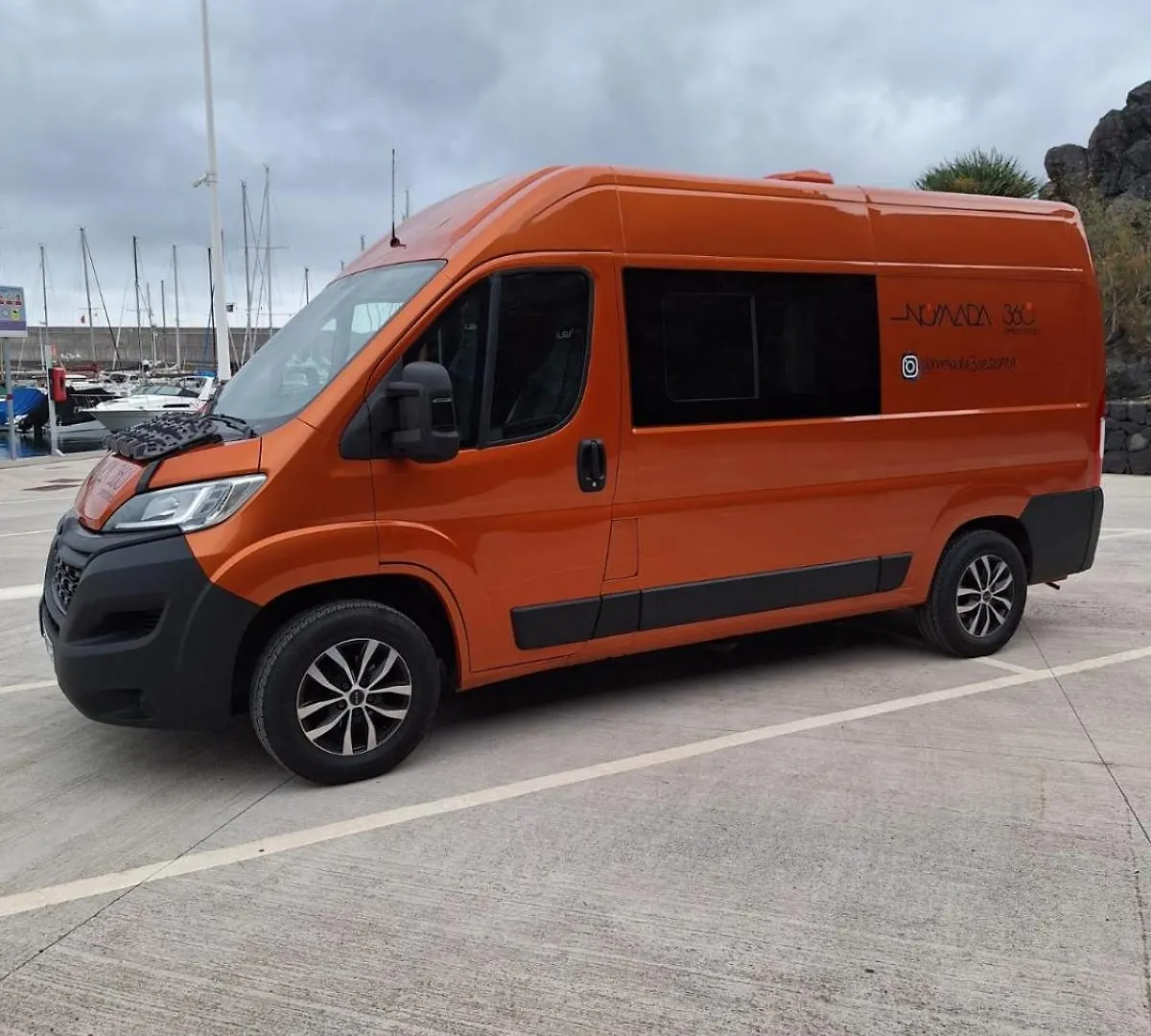 Furgoneta Camper Para 4 拉克鲁斯